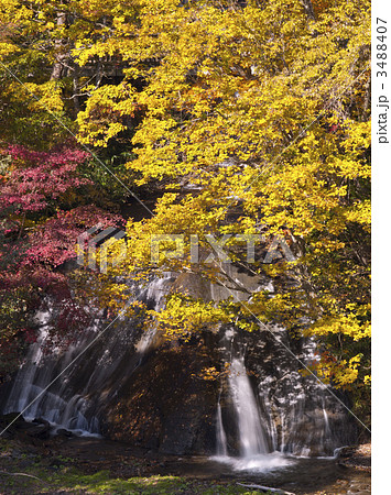 ラルマナイ渓谷の紅葉（長時間露光） 3488407