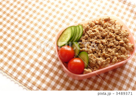 鶏そぼろ弁当 3489371