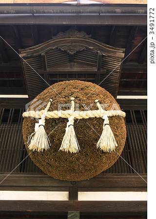 酒蔵の軒先の杉玉 3491772