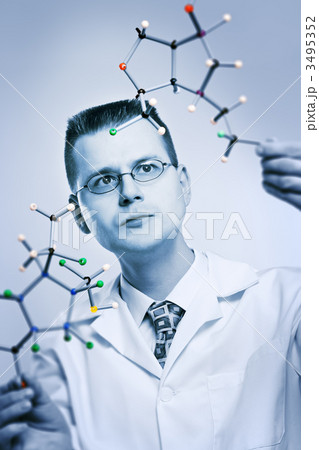 chemist 3495352
