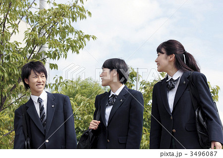 揃って登校する高校生たち 揃って登校する高校生たち 3496087