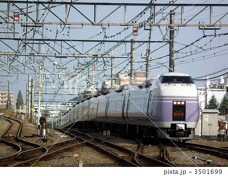 スーパーあずさ　E351系　高尾駅 3501699