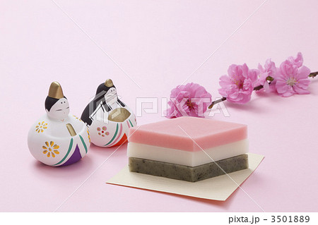 雛人形と菱餅と桃の花 雛人形と菱餅と桃の花 3501889