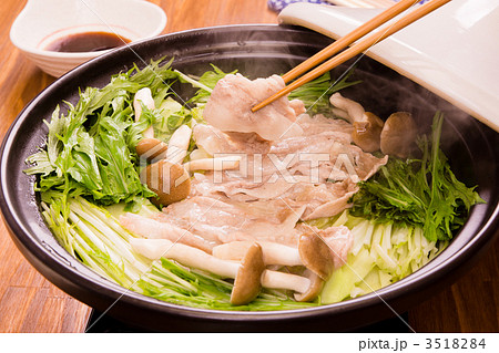 キャベツと豚肉の酒蒸し 3518284