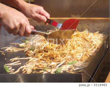 鉄板焼きの焼きそば 3519465