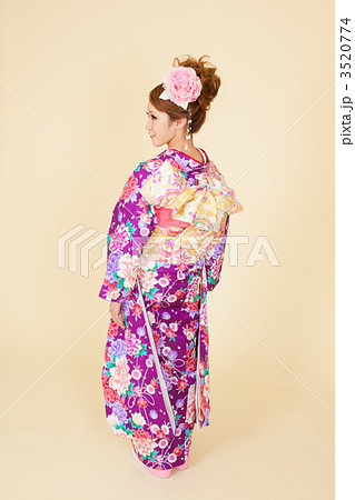帯結びの女性 帯結びの女性 3520774