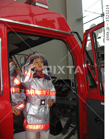 消防士に変身 消防士に変身 3523214