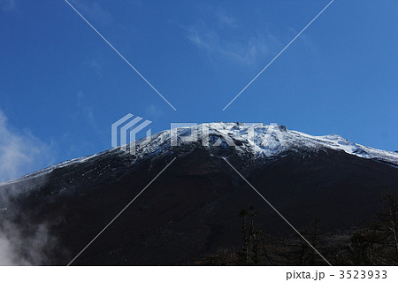 晩秋の富士山頂を望む 3523933