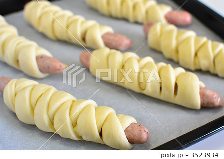 ソーセージパン（焼く前） 3523934