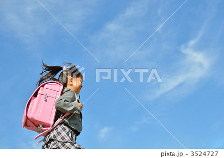 新一年生の女の子 3524727