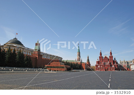 red square 3532910