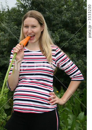 pregnant girl with carrot 3533280