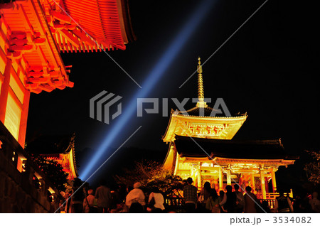 京都清水寺・三重塔ライトアップ 3534082