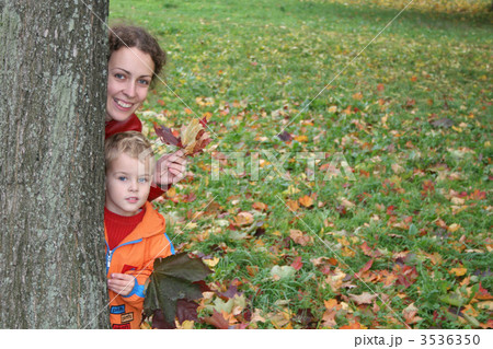 autumn mother with child autumn mother with child 3536350