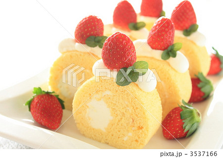 苺のロールケーキ 3537166