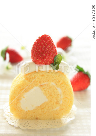 苺のロールケーキ 3537200