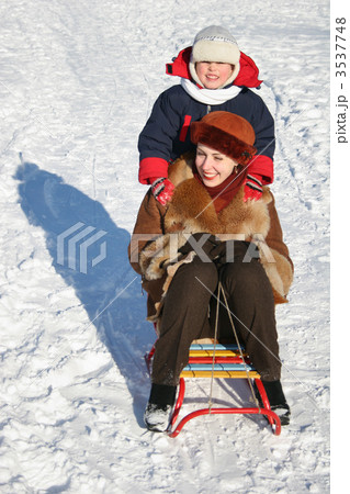 winter child with mother on sled 3537748