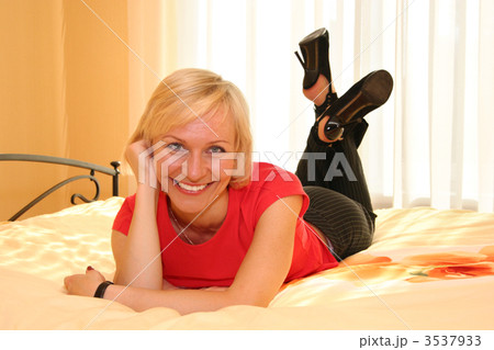 blond woman on bad blond woman on bad 3537933