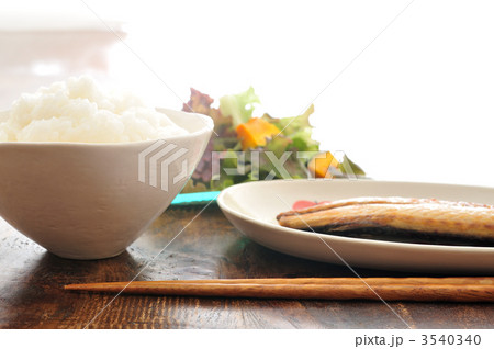 ご飯と鯖料理とサラダ ご飯と鯖料理とサラダ 3540340