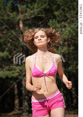 Young girl runs Young girl runs 3541961