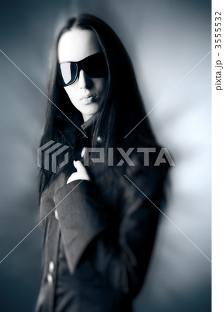 Goth woman with sunglasses 3555532