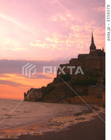 夕日に染まるモンサンミッシェル 夕日に染まるモンサンミッシェル 3559379
