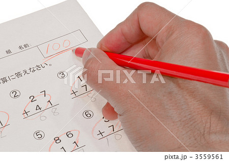 採点して１００点をつける手 3559561