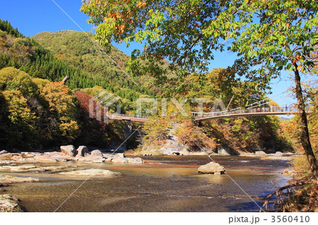 秋の紅葉と吹割の滝付近の秋の紅葉 3560410