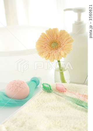 ガーベラとアメニティグッズ 3560621