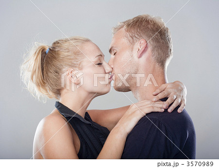 young couple 3570989