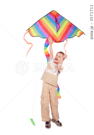 boy starts kite 3571711