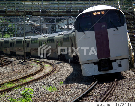 ホリデー快速ビューやまなし　215系　相模湖駅 3572435
