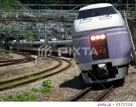 特急あずさ　Ｅ351系　相模湖駅 3572528