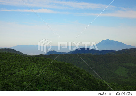 白神山地と岩木山 3574706