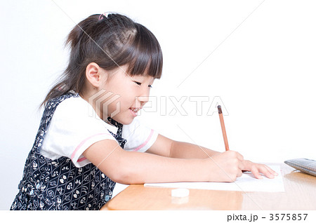 勉強する女の子 3575857