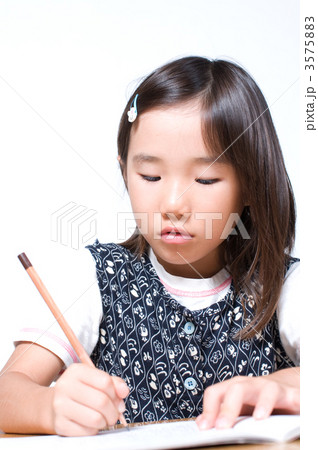 勉強する女の子 3575883