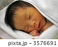 眠る新生児 3576691