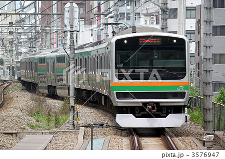 E231系電車 湘南新宿ラインの写真素材 [3576947] - PIXTA