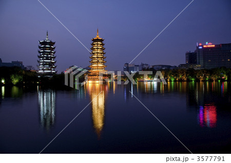 桂林の日月塔夜景 3577791