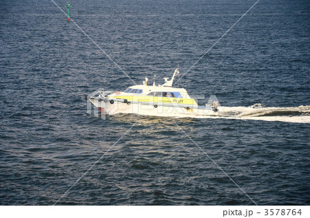 横浜港のパトロール艇 3578764