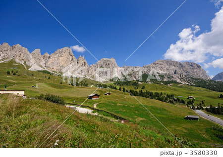 イタリア ドロミティ ガルデーナ峠からの風景 イタリア ドロミティ ガルデーナ峠からの風景 3580330