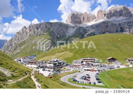 イタリア　ドロミティ　ポルドイ峠 3580419
