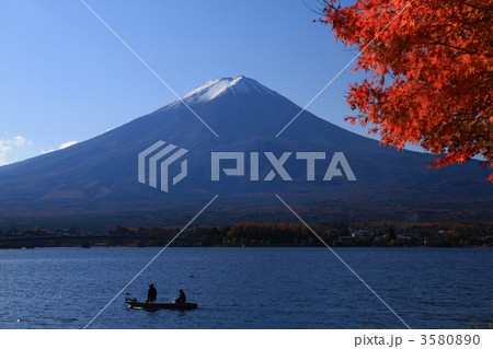 秋の富士山と河口湖 秋の富士山と河口湖 3580890