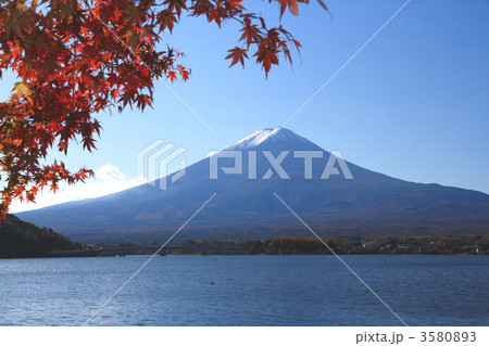 秋の富士山と河口湖 秋の富士山と河口湖 3580893