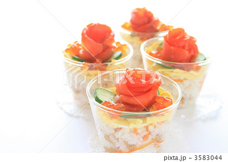 和食 寿司 カップ寿司の写真素材