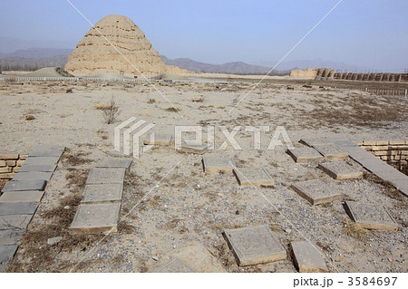 西夏王陵献殿と三号陵 西夏王陵献殿と三号陵 3584697