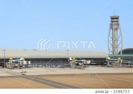 DUBAI - APRIL 19: Dubai International Airport on April 19, 2010 DUBAI - APRIL 19: Dubai International Airport on April 19, 2010 3586757