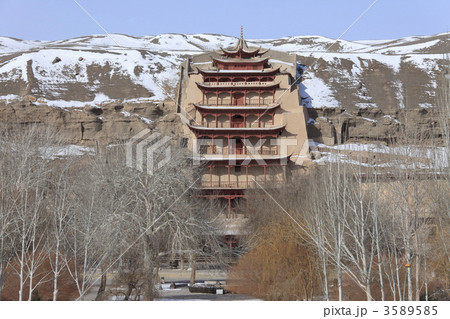 莫高窟仏塔と九層楼 3589585