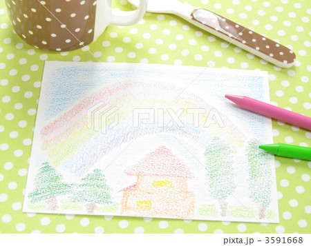 【幸せな家族イメージ】お絵かき・家を描いた絵　 3591668