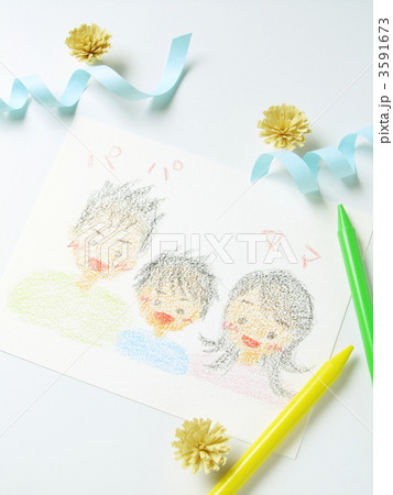 【仲良し家族イメージ】お絵かき・家族を描いた絵　 3591673